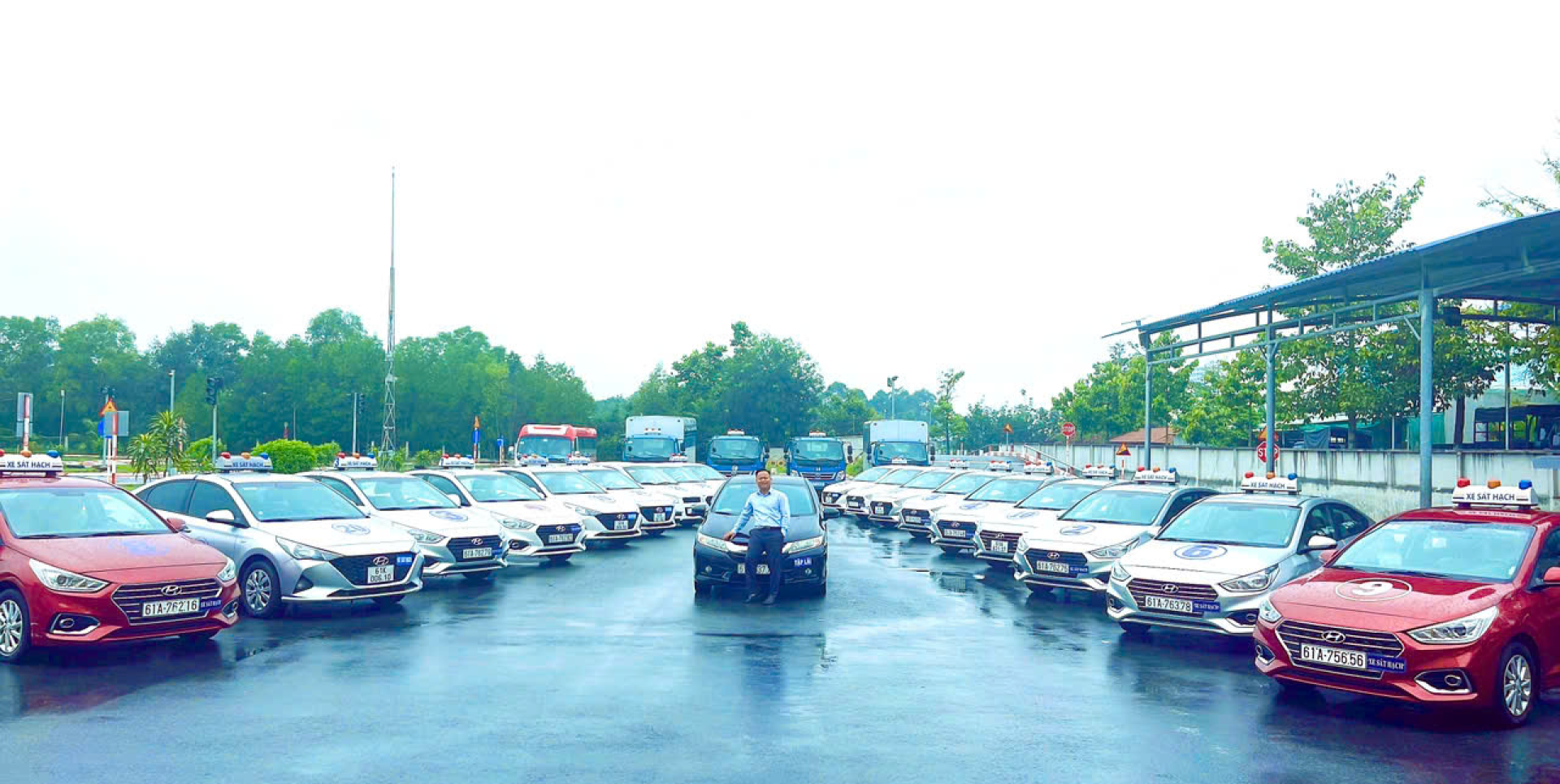 Thầy Lợi dạy lái xe