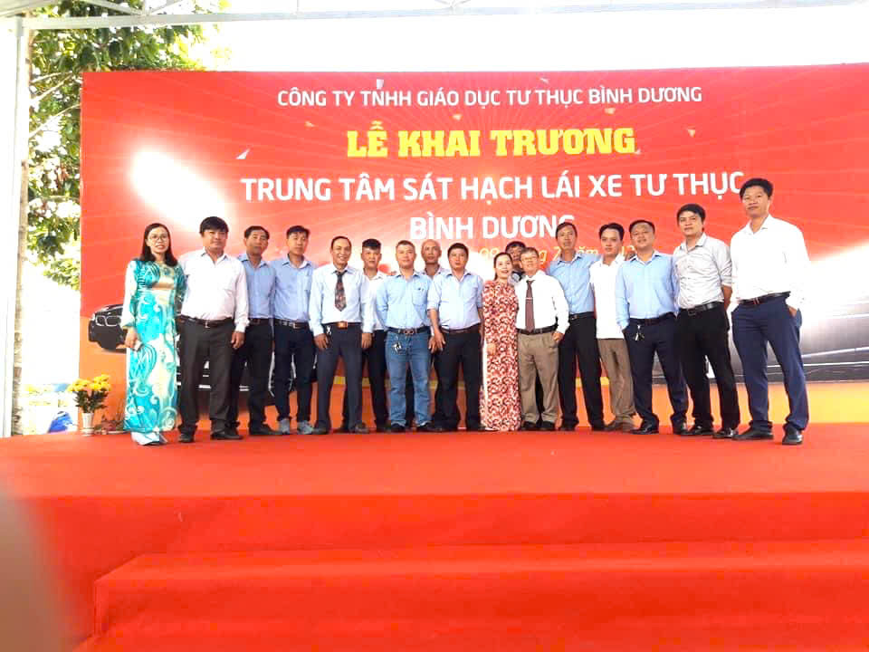 Giáo viên dạy lái xe tại trung tâm sát hạch lái xe tư thục Bình Dương