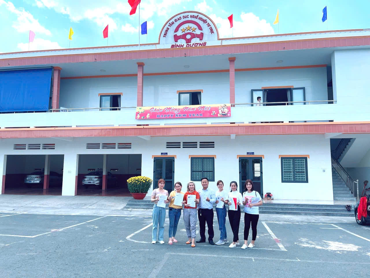 Trung tâm dạy lái xe Tân Lợi - Khoá học lái xe B Sàn Tại Bình Dương