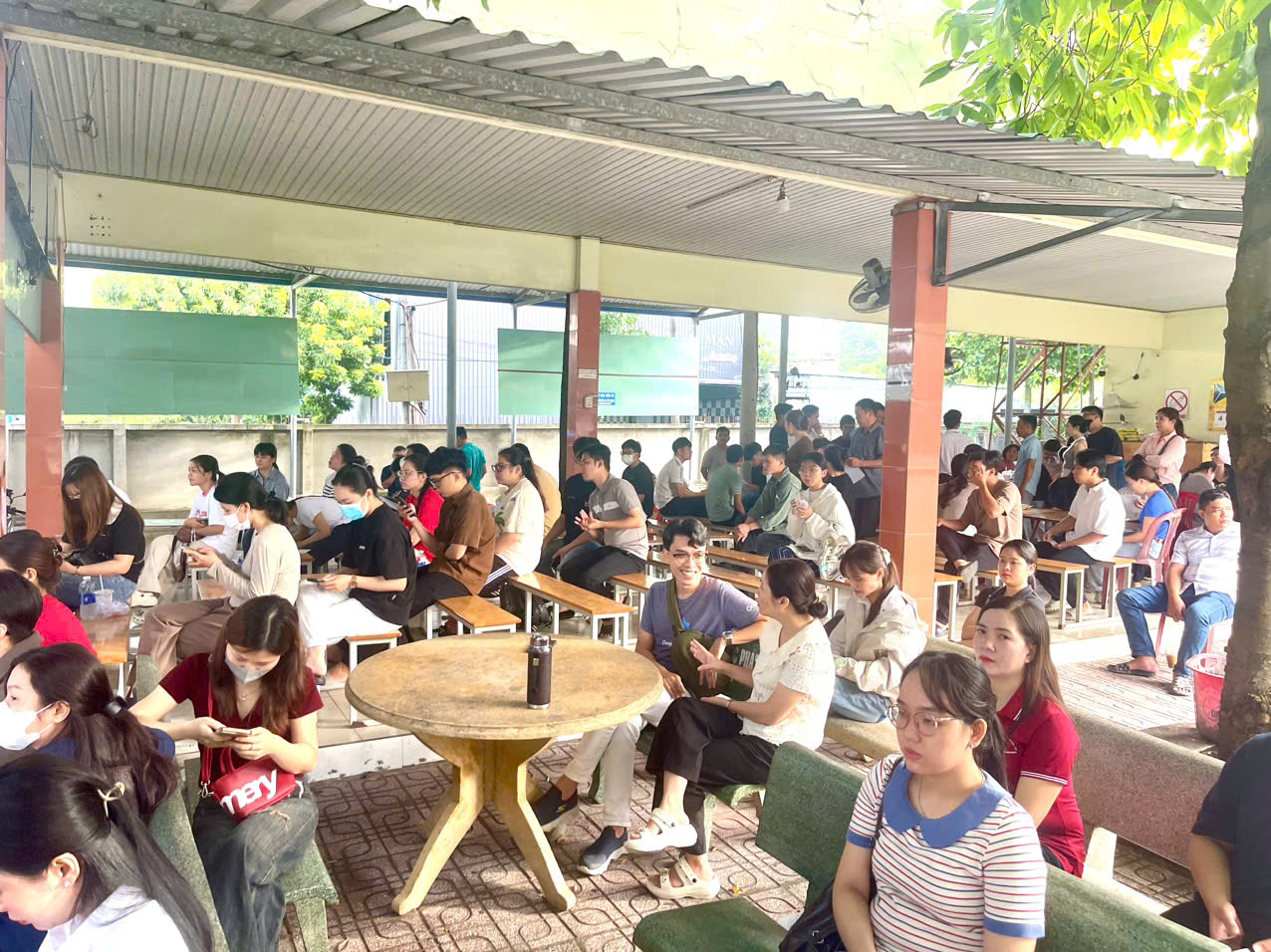 Học lái xe ô tô hạng B sàn uy tín tại Bình Dương - thực hành trên xe số sàn