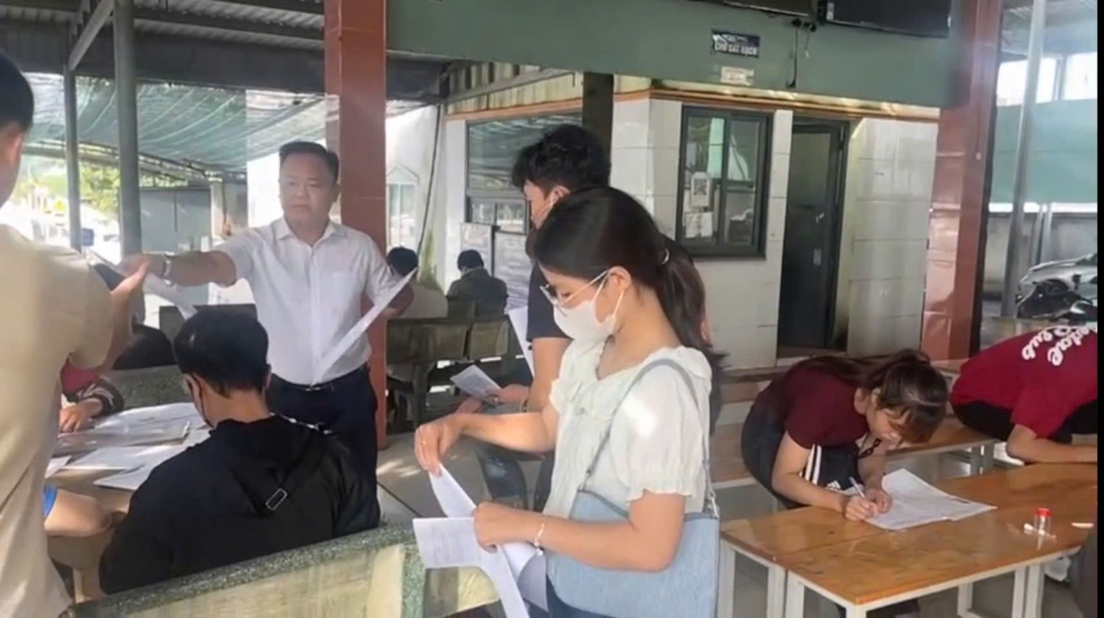 Học viên thi đậu bằng lái xe ô tô hạng B sàn tại Bình Dương